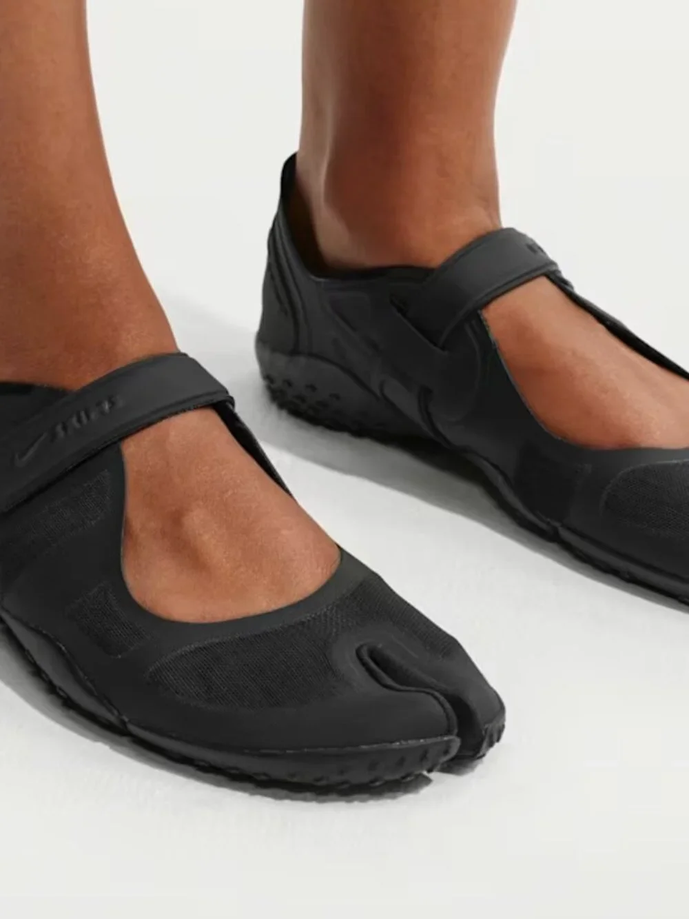 NEW IN BOX Nike Skims Rift Mesh Shoes Black 8.5